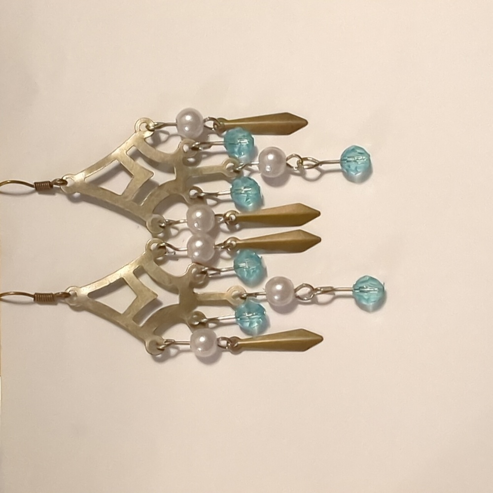 Dangle earrings with beads